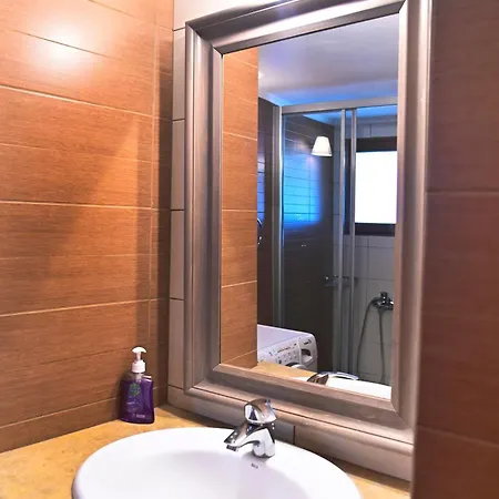 Stone House 암피키아