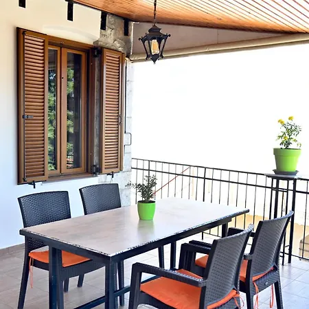 펜션 Stone House 암피키아